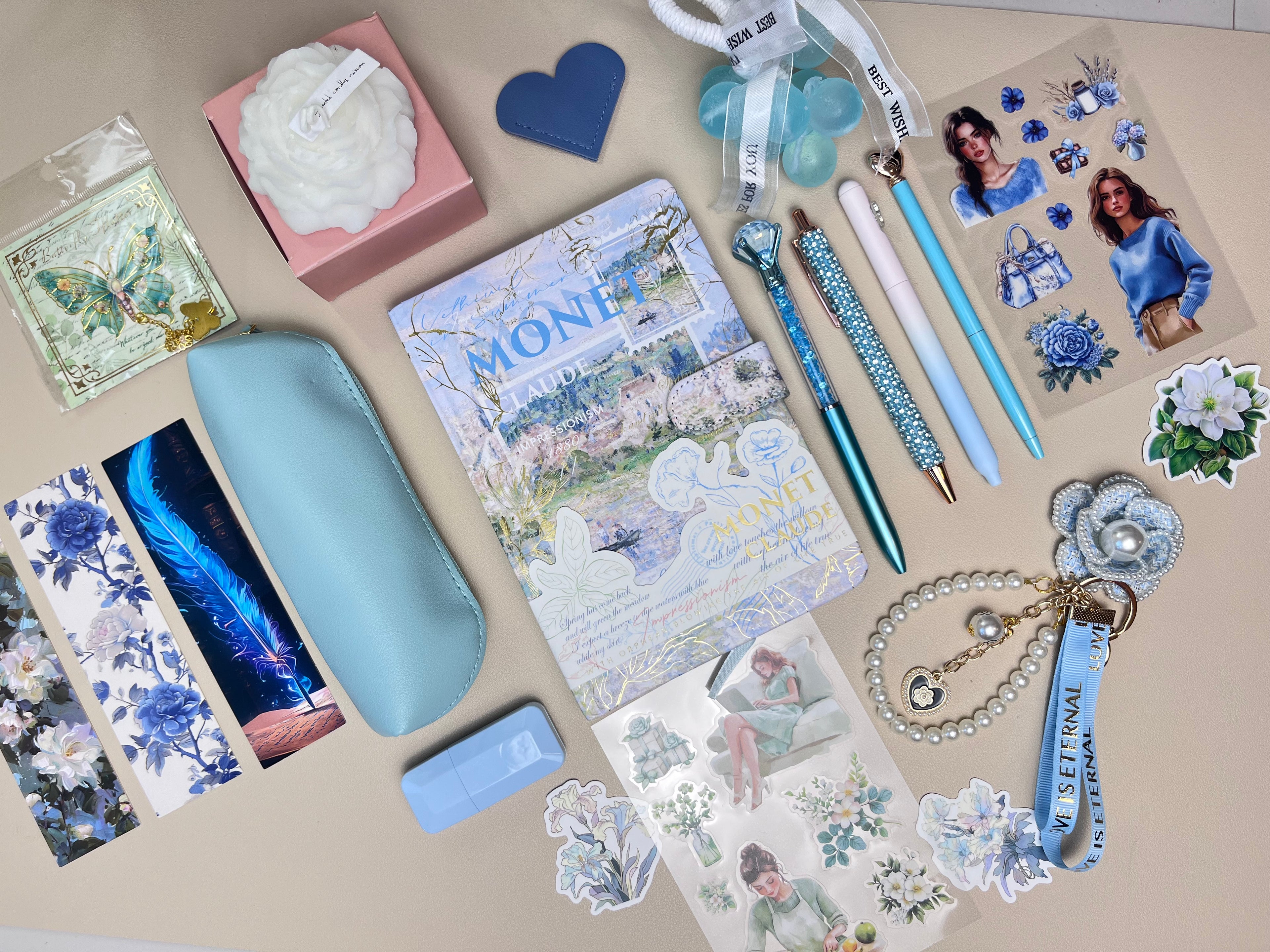 Bookish bundle Monet