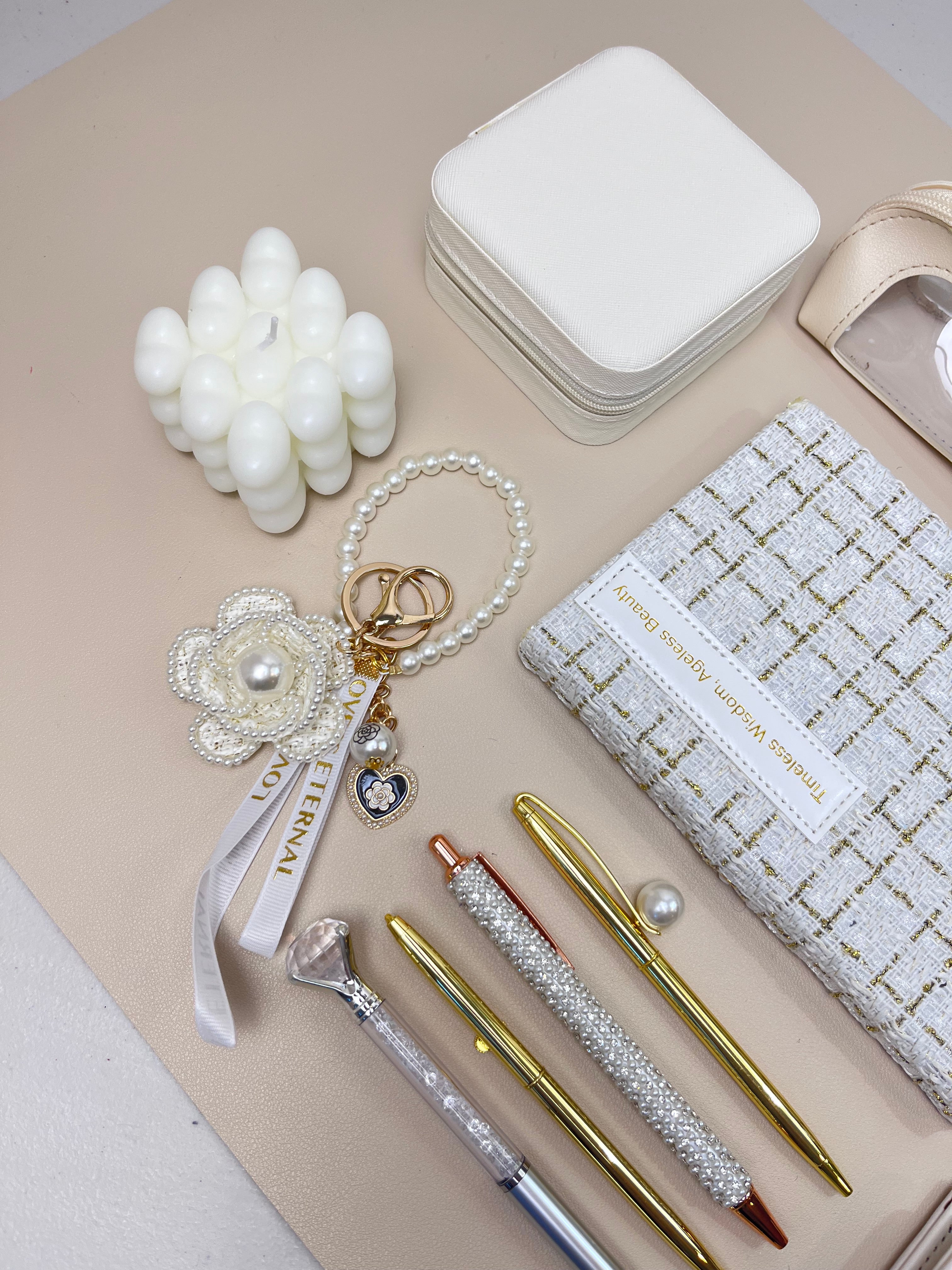Bookish bundle White Pearl