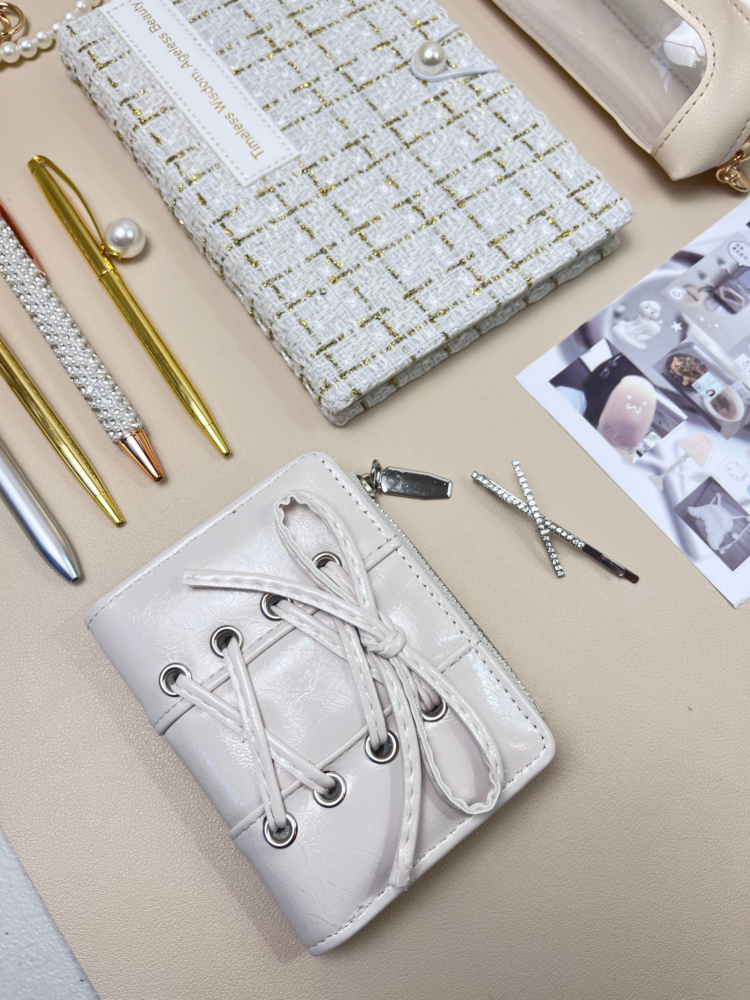 Bookish bundle White Pearl