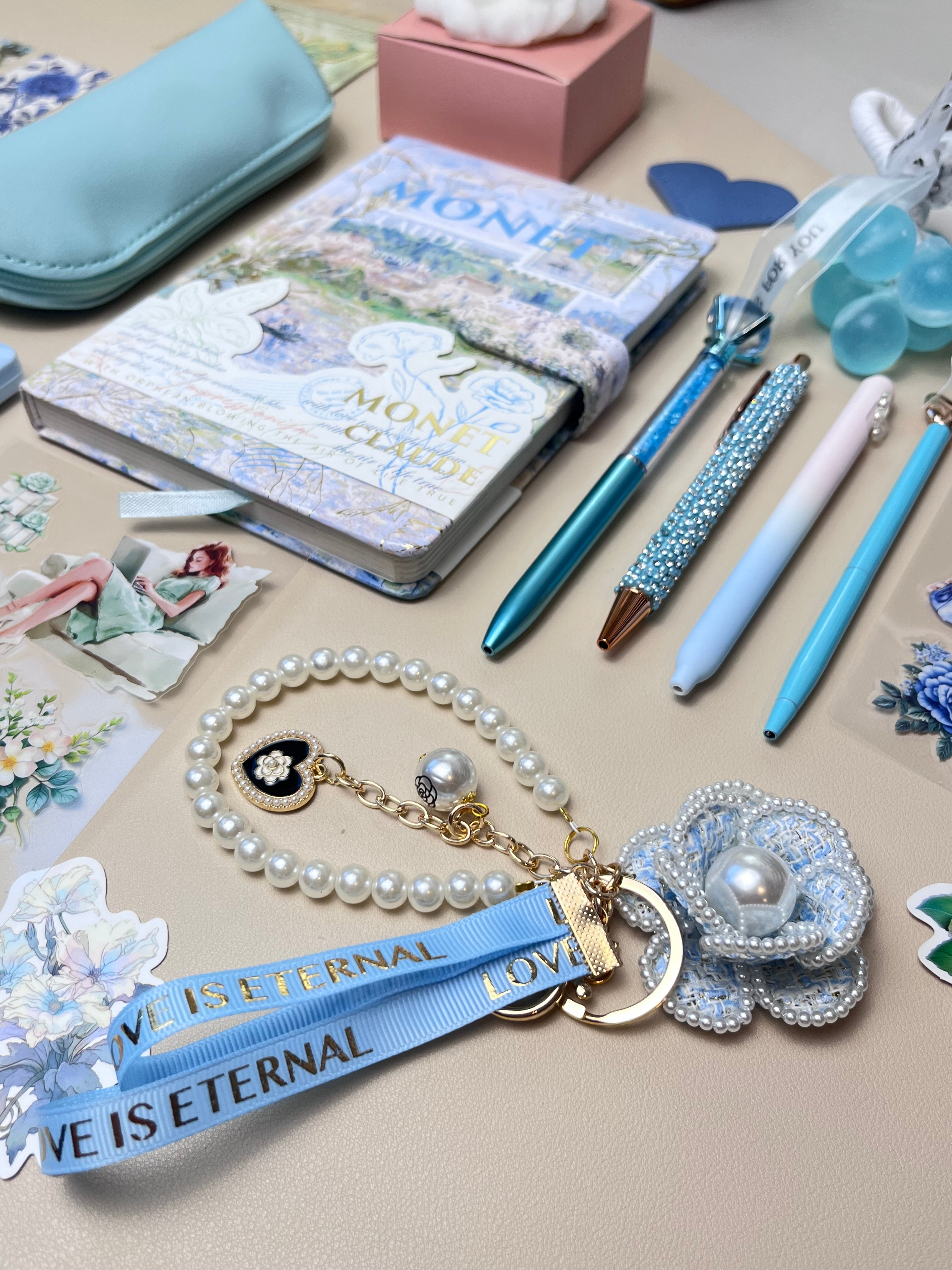 Bookish bundle Monet